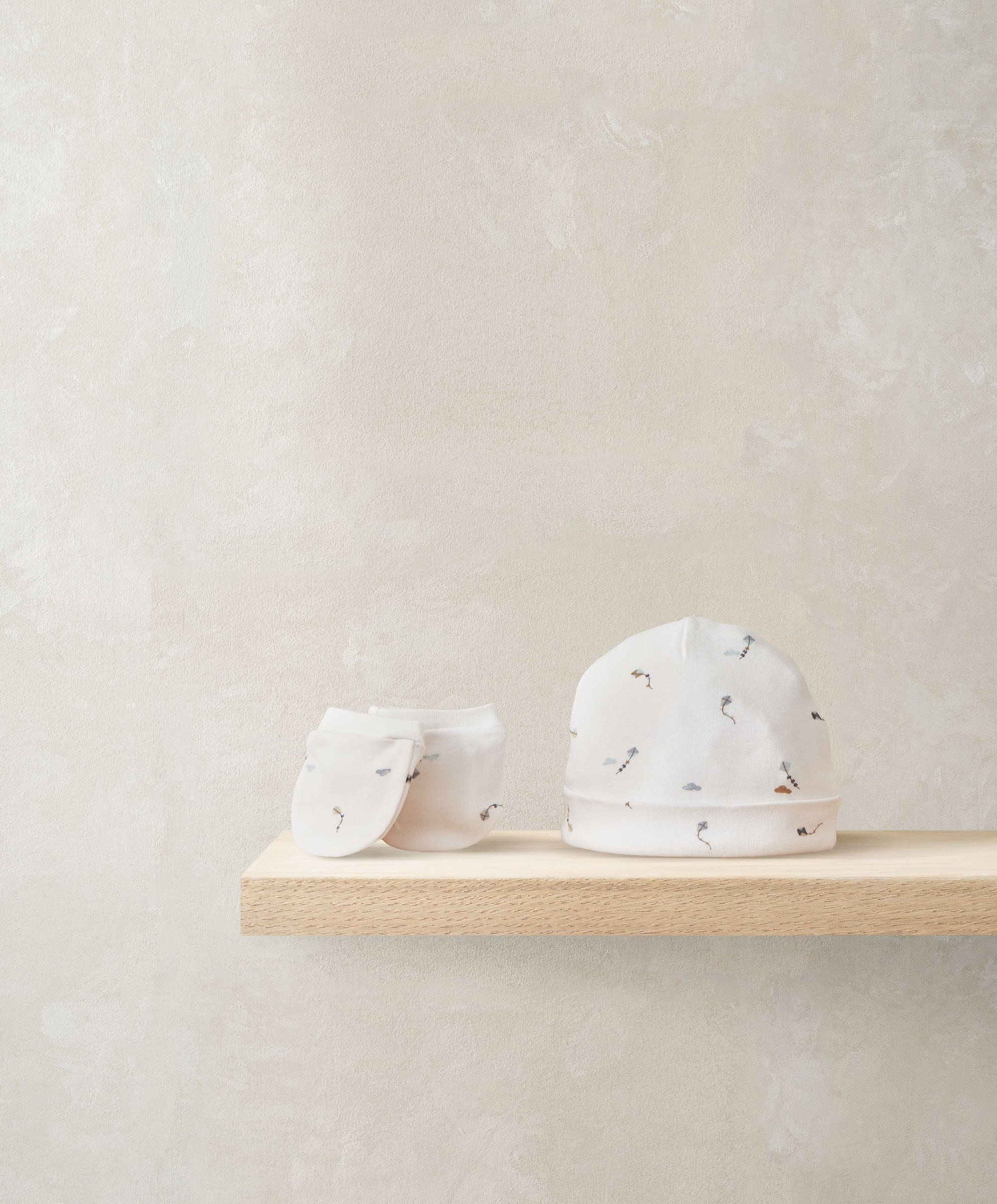 Kites Premature Hat & Mittens