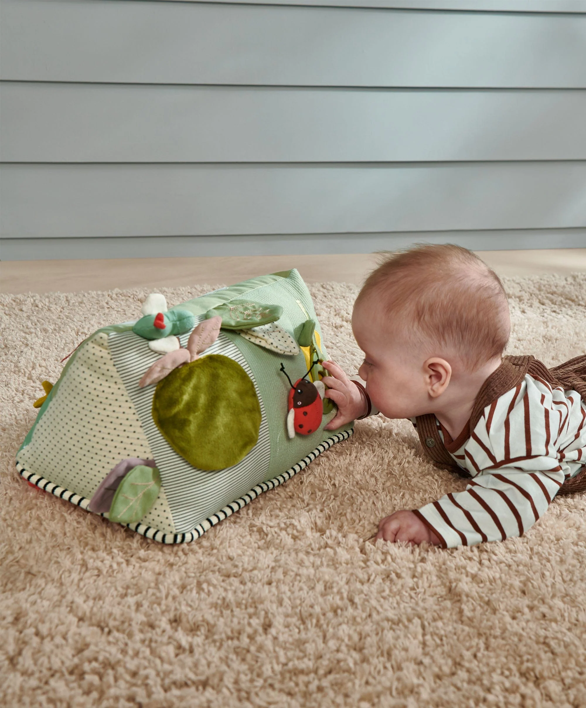 BabyPlay Wildlife Activity Triangle Toy - Image 5