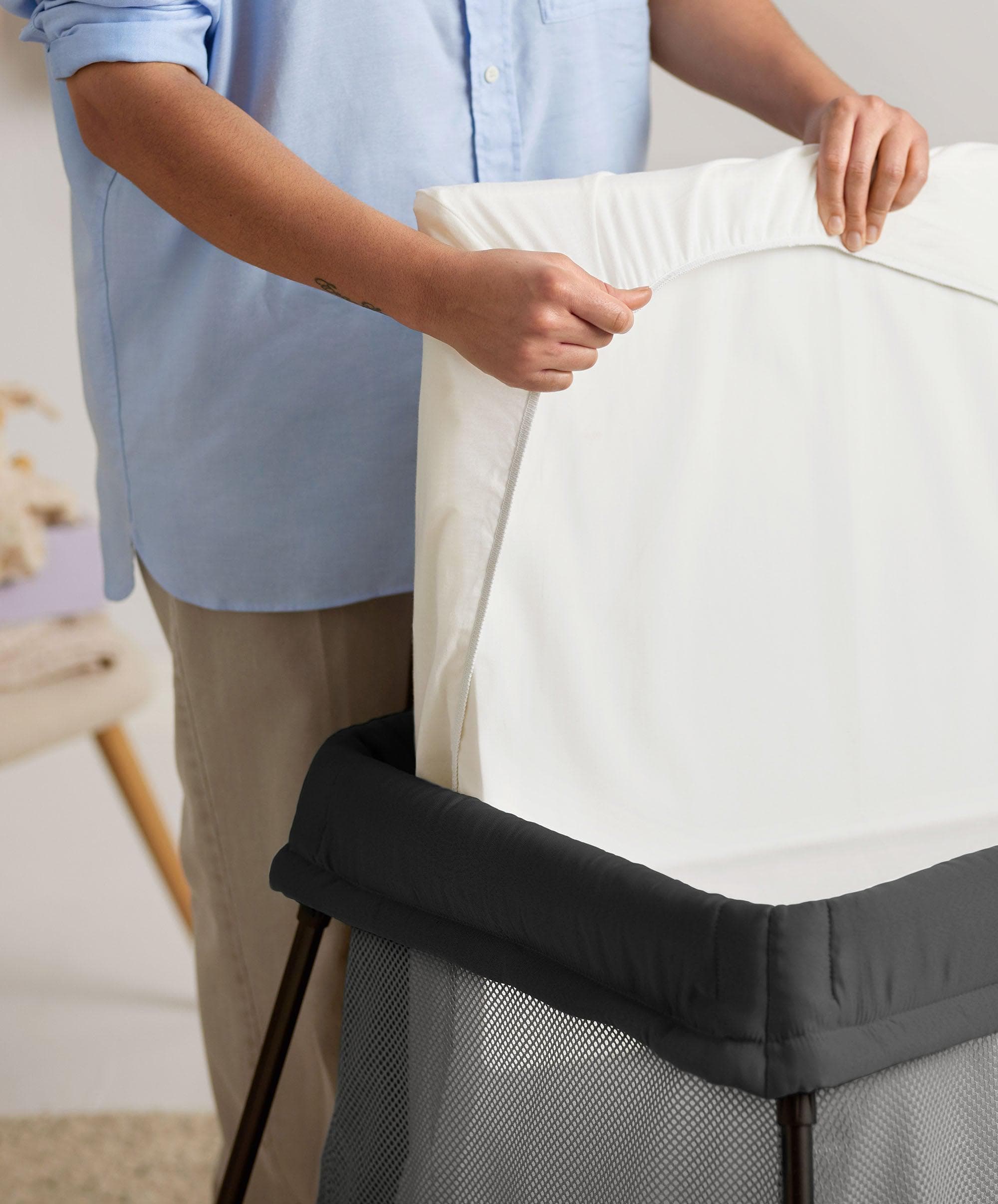 BabyBjörn Travel Cot Light - Black - Image 8