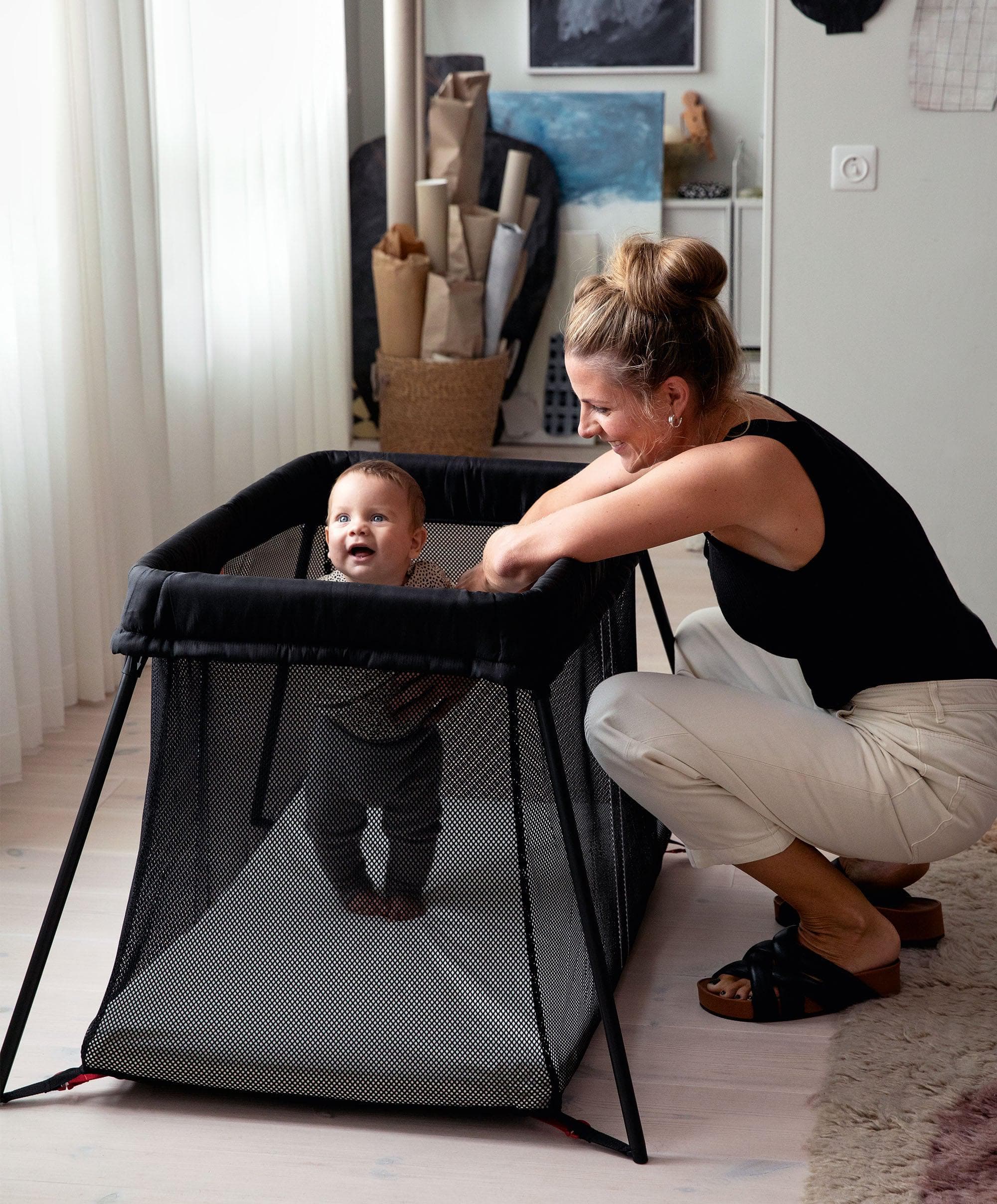 BabyBjörn Travel Cot Light Bundle with Fitted Sheet - Black - Image 5