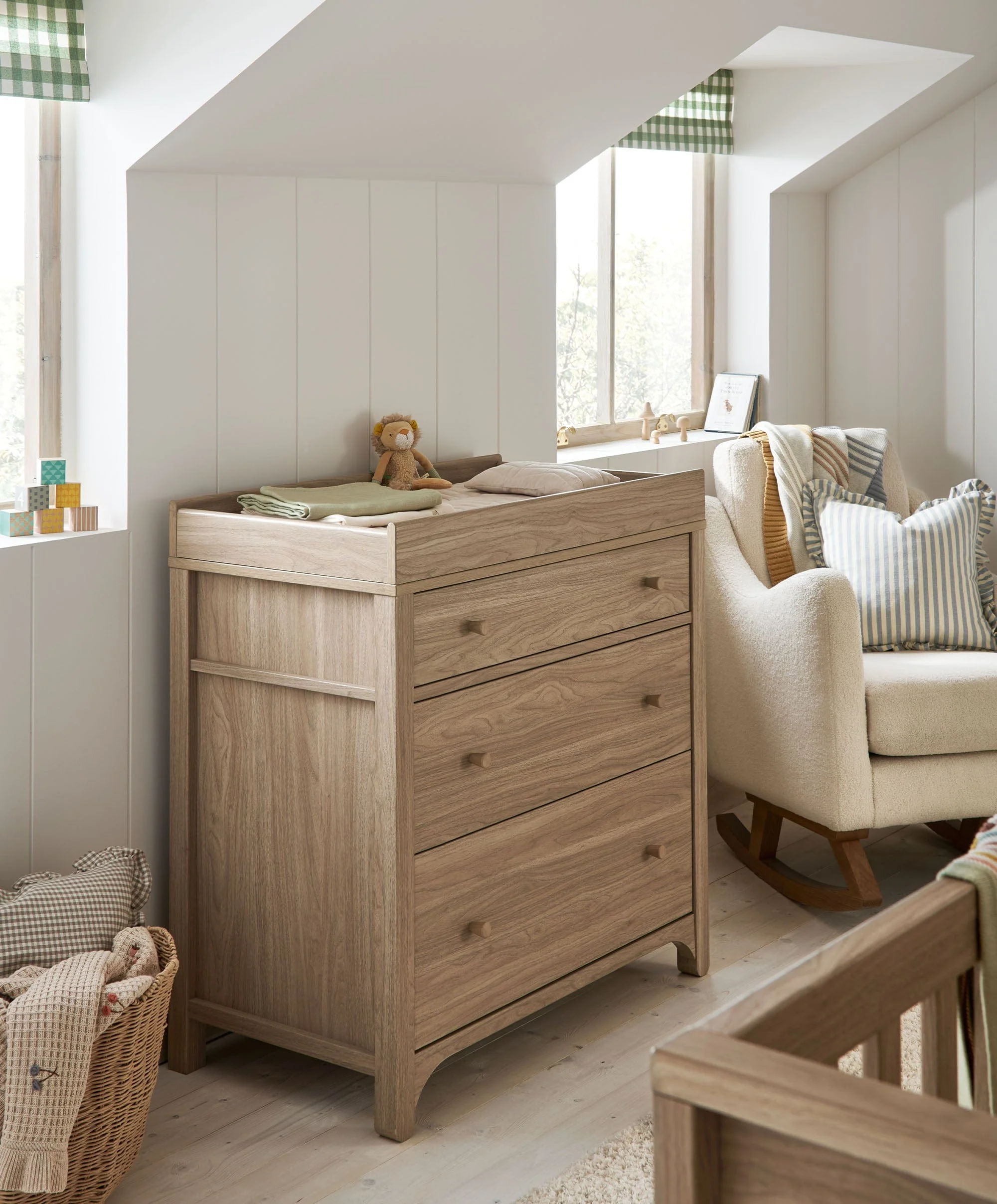Barton Dresser Changer - Oak