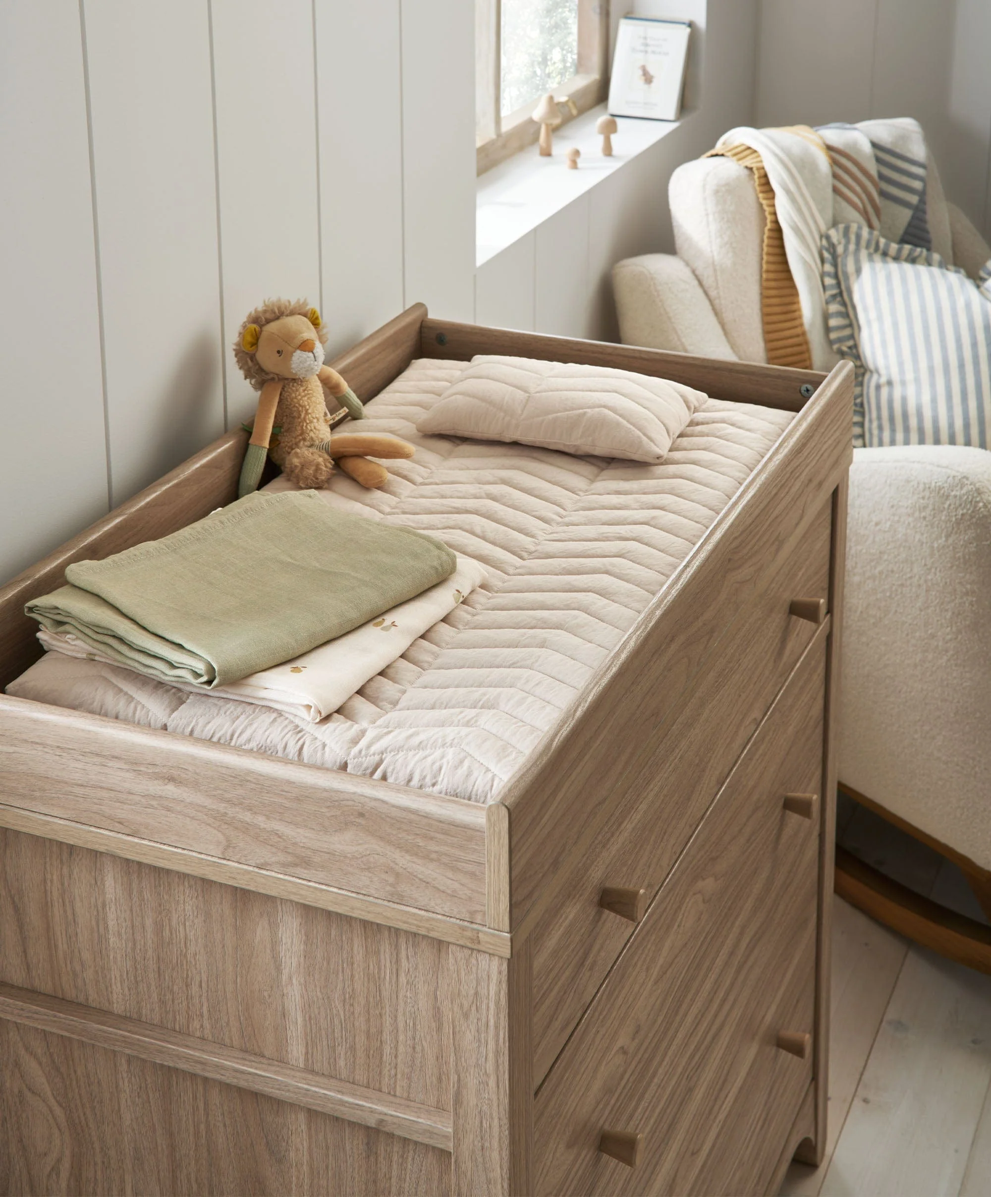 Barton Dresser Changer - Oak - Image 2