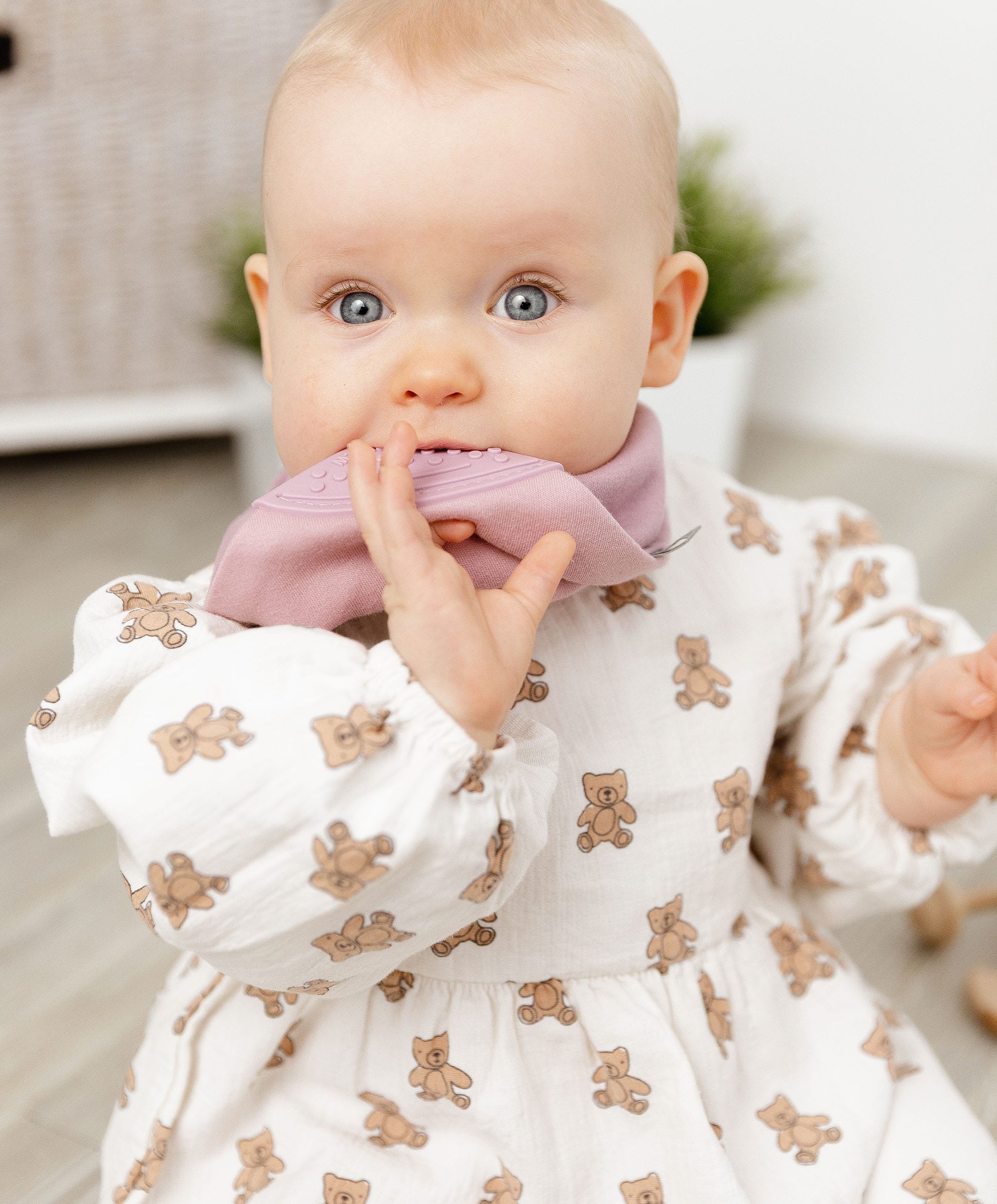 Cheeky Chompers Neckerchew - Dusky Pink - Image 3