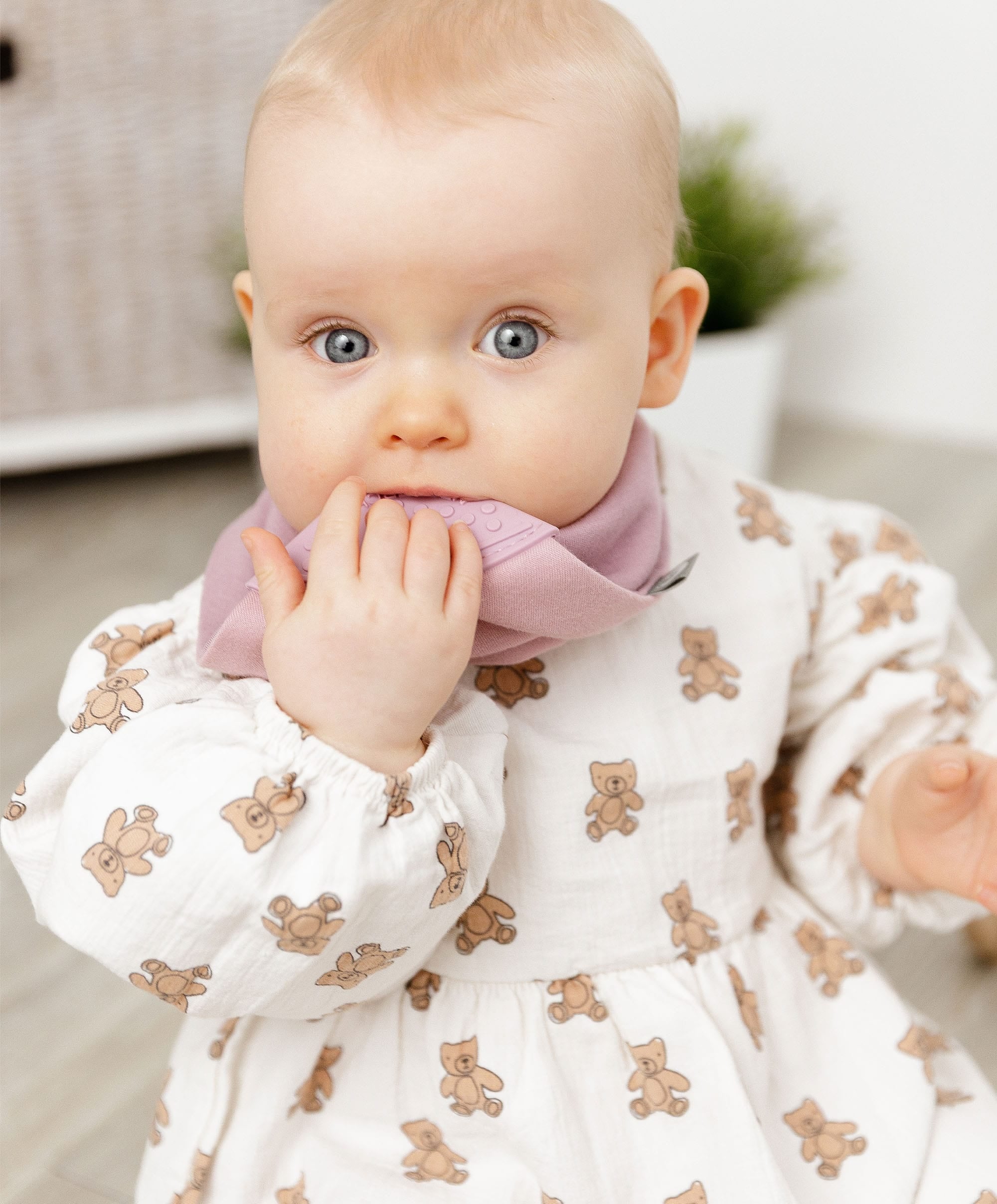 Cheeky Chompers Neckerchew - Dusky Pink - Image 4
