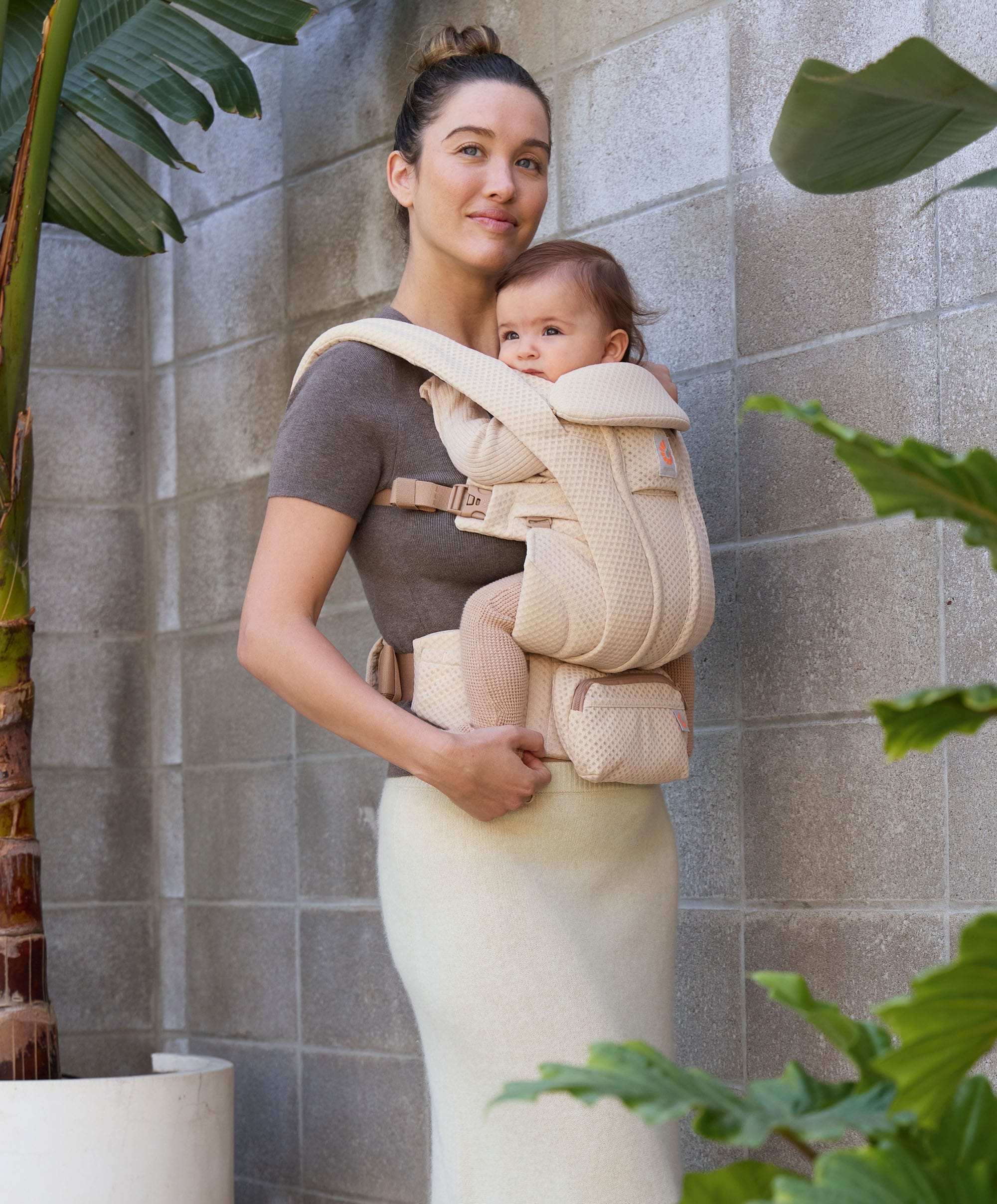 Ergobaby Omni Deluxe Mesh Baby Carrier - Natural Beige - Image 7