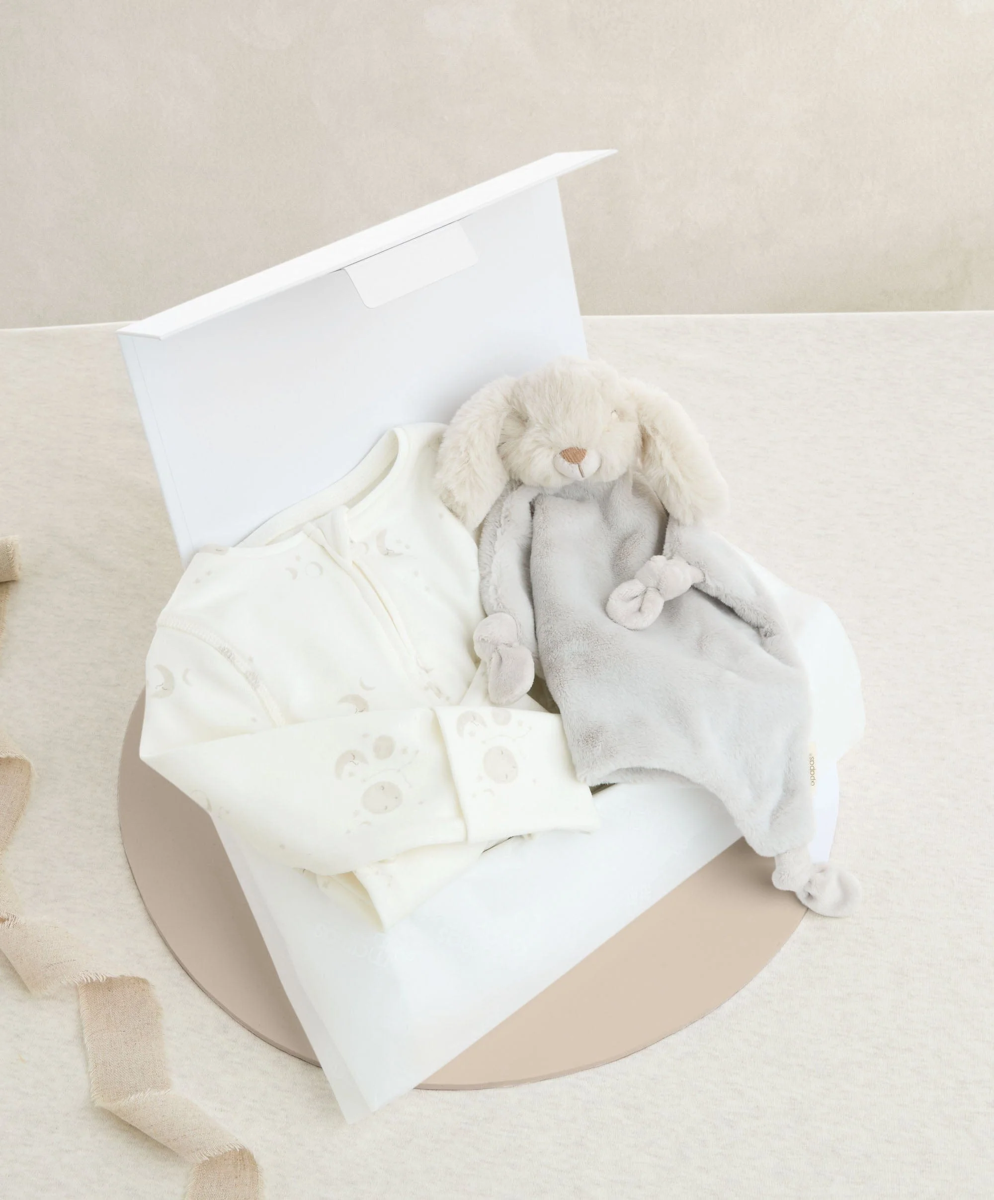 0-3m Celestial Print All In One & Grey Bunny Comforter Gift Box