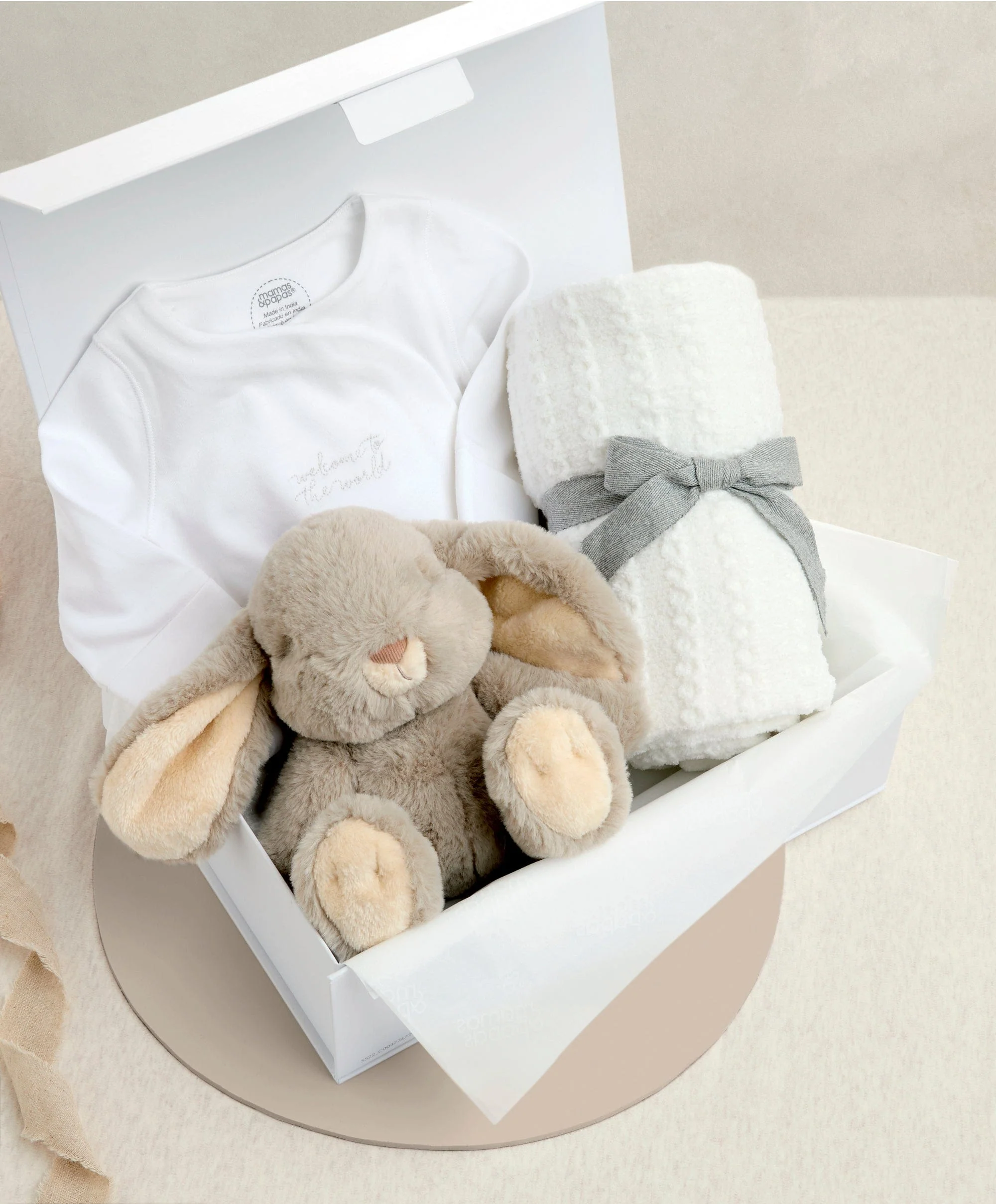 White Welcome to the World Gift Box - 0-3m