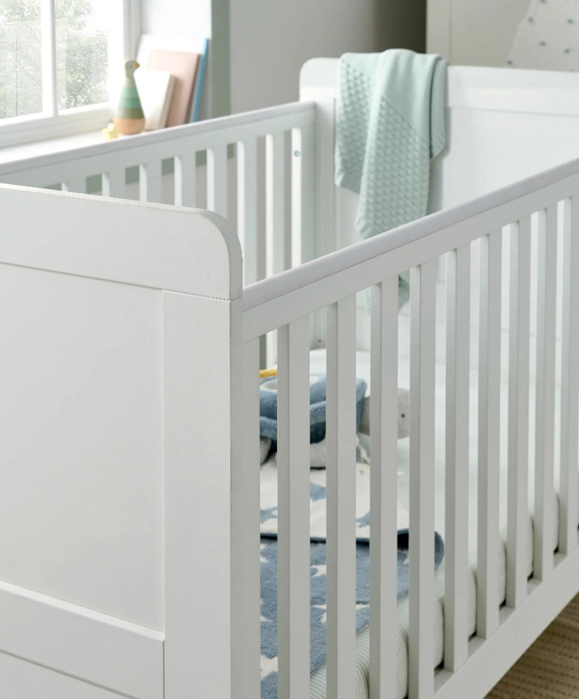 Hampden 2 Piece Cotbed Set with Dresser Changer - White - Image 2