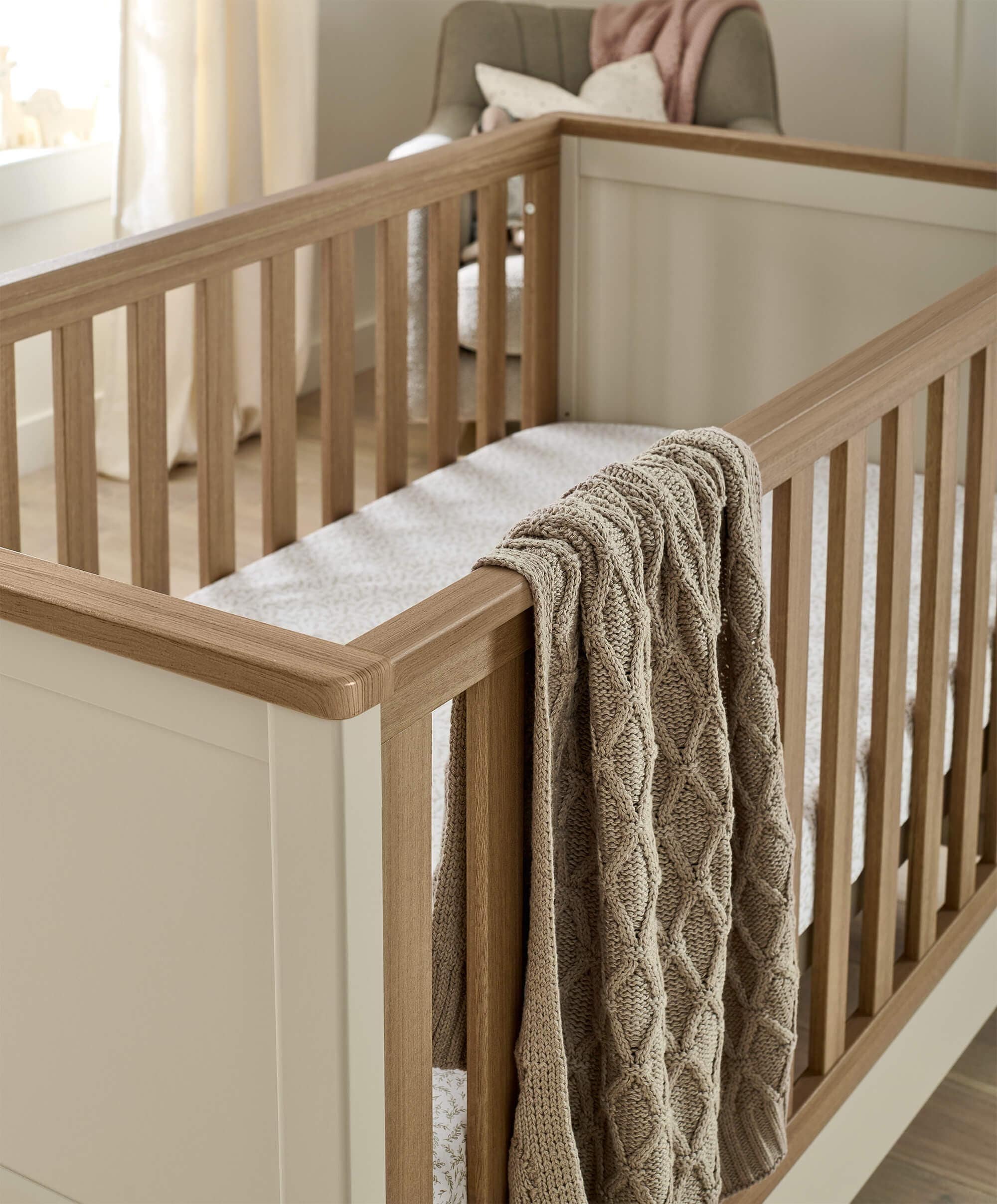 Harwell Cotbed & Luxury Hybrid Twin Mattress Bundle - Cashmere - Image 4