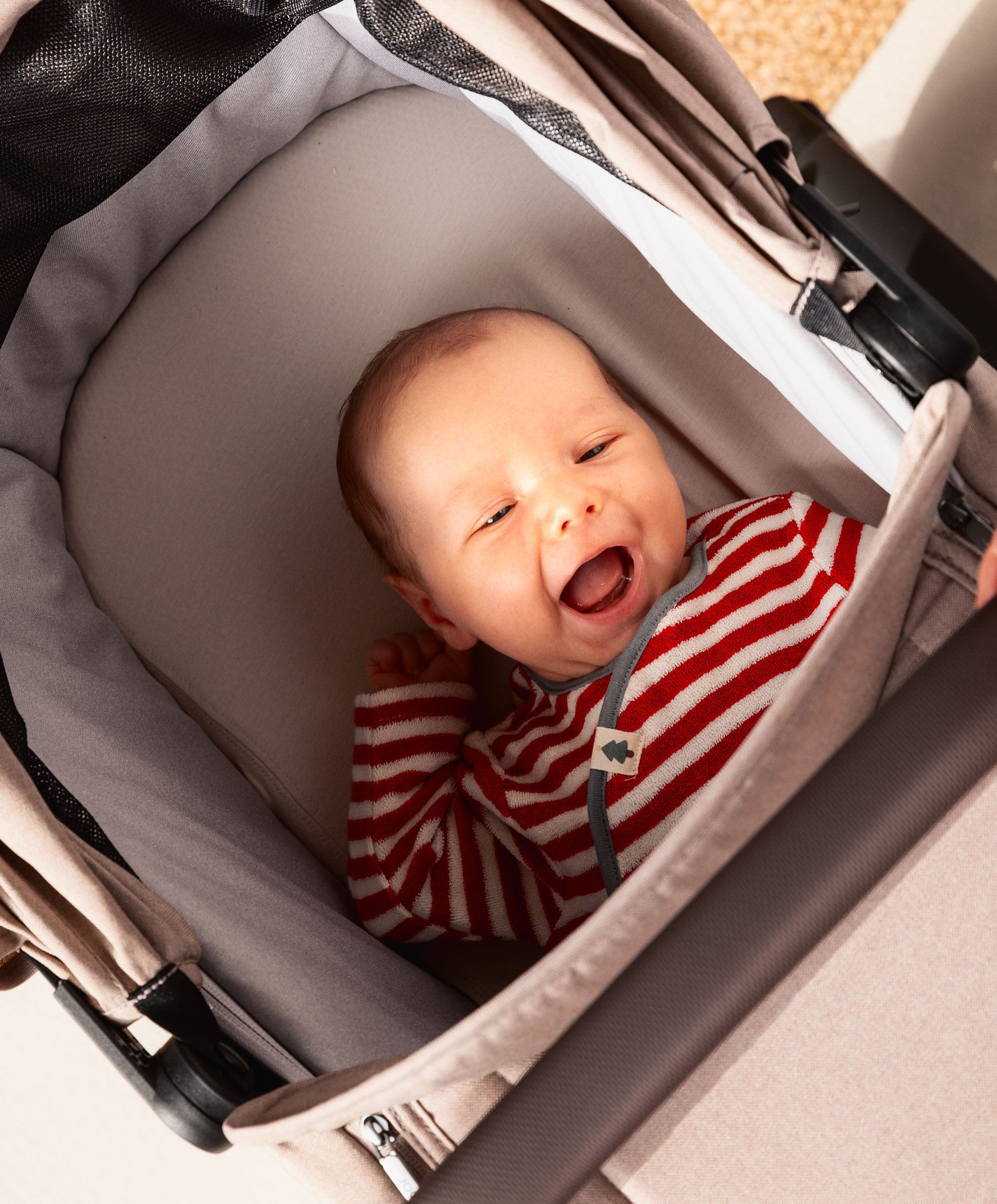 Joolz Aer2 Carrycot - Sandy Taupe - Image 3