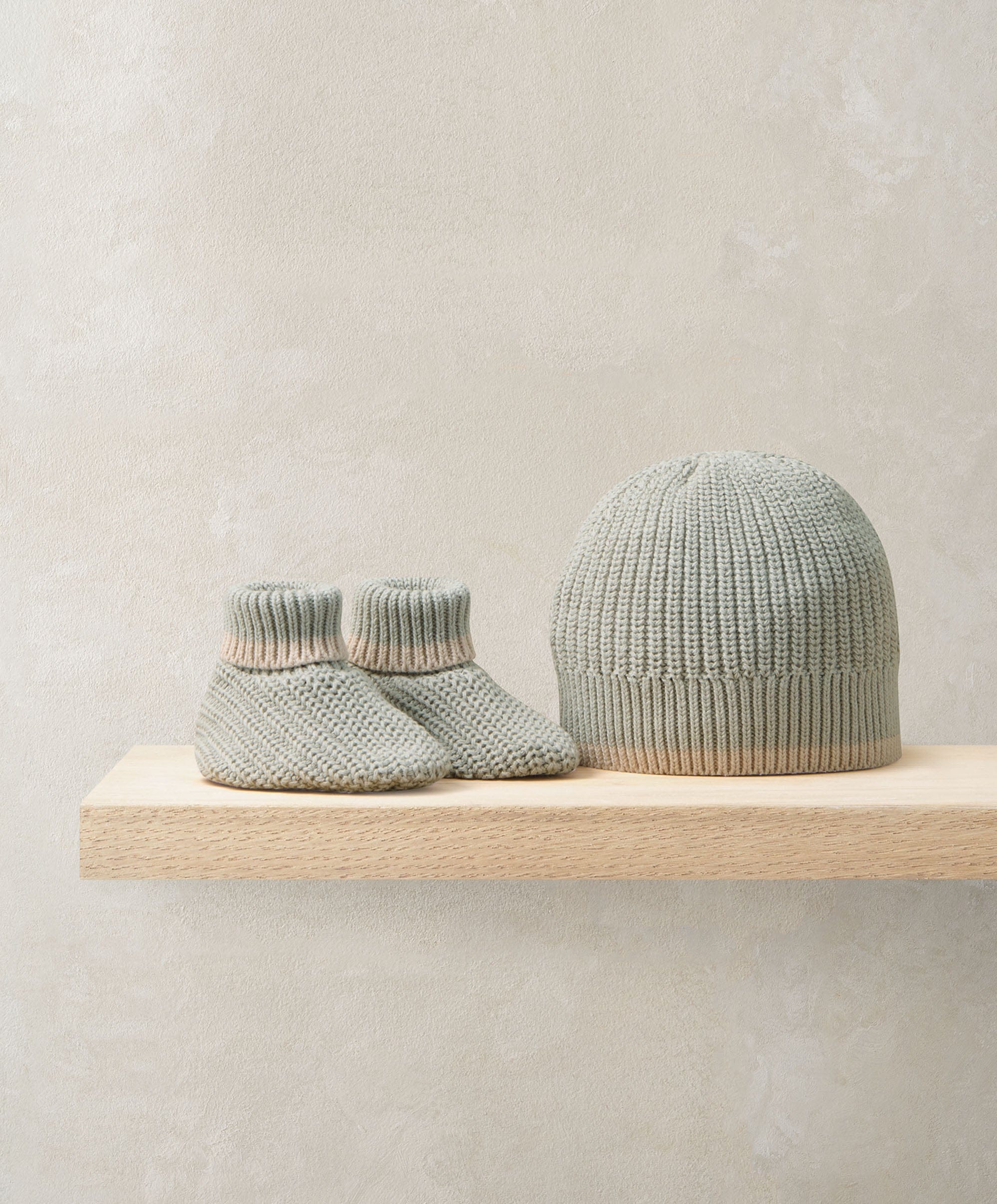 Welcome to the world Knitted Hat and Booties Set