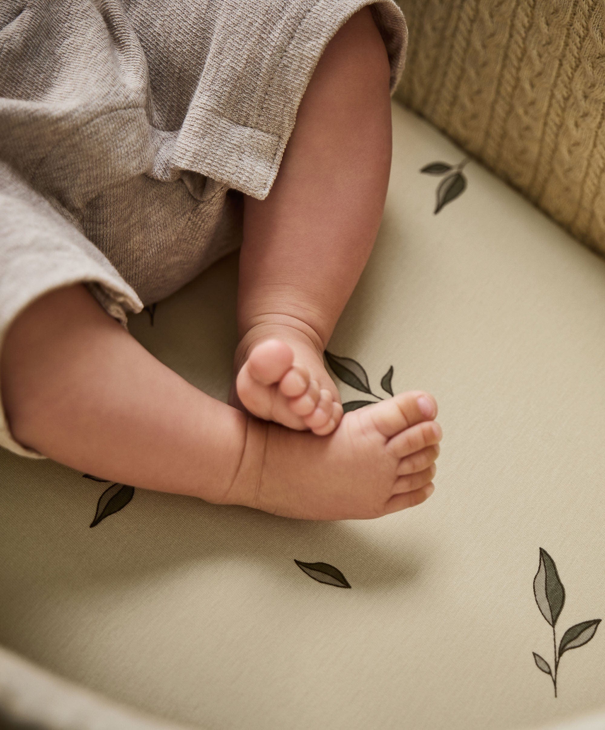 Little Green Sheep Moses Basket Sheets (Pack of 2)  Leaf Print - Image 2