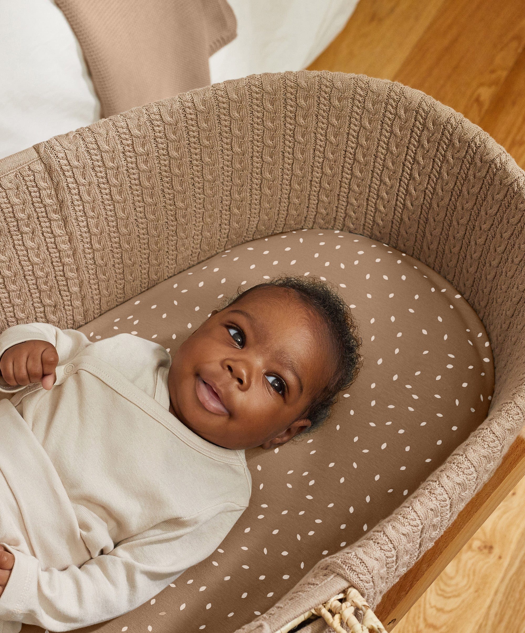 Little Green Sheep Organic Knitted Moses Basket & Mattress - Truffle - Image 2