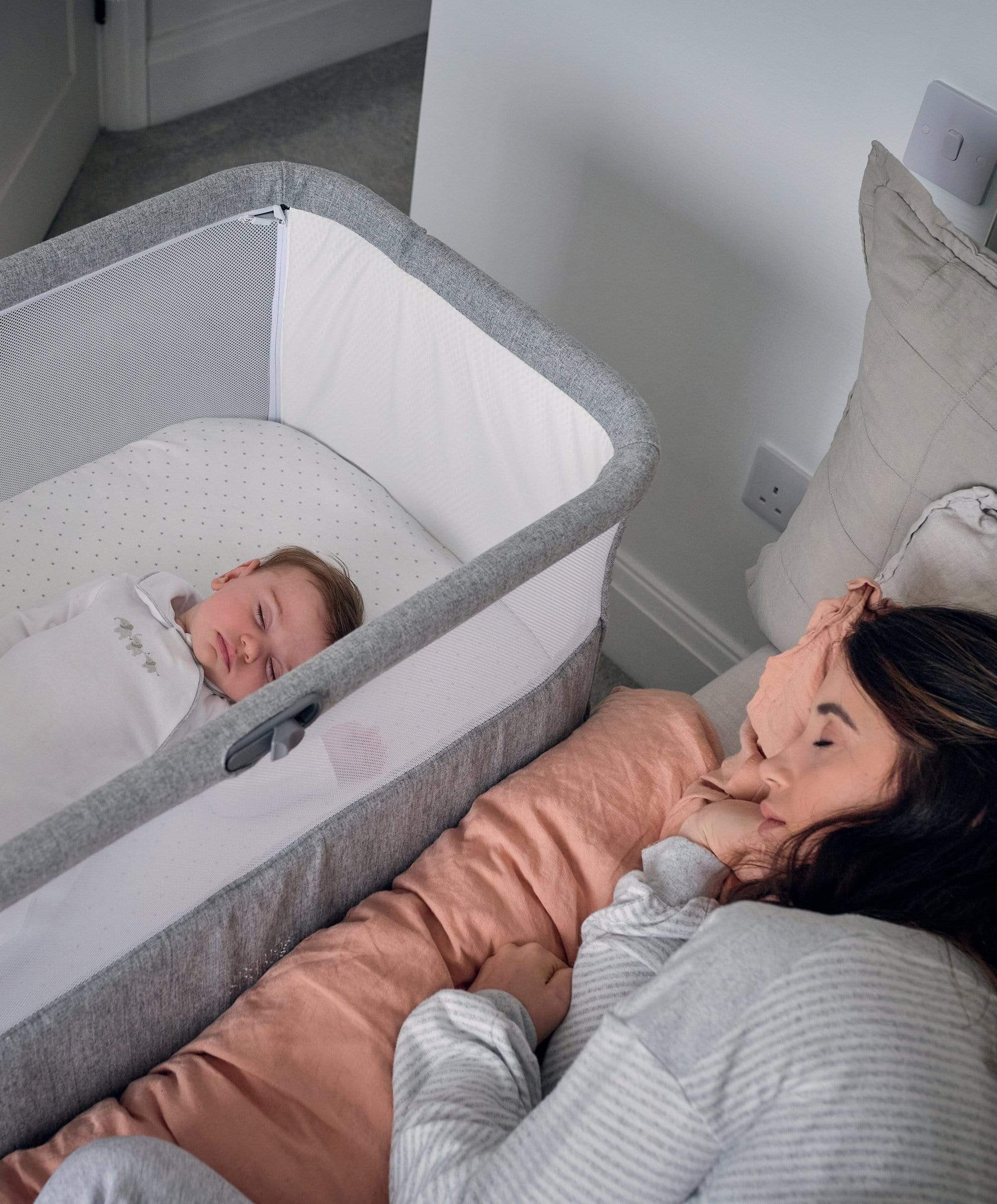 Lua Bedside Crib - Grey - Image 12