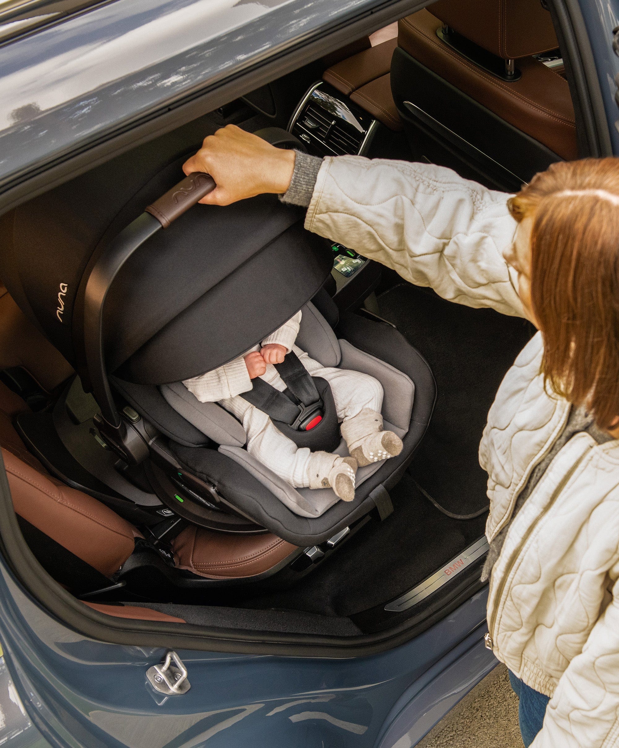 Nuna BASE Curv Rotating Car Seat Base - Image 2