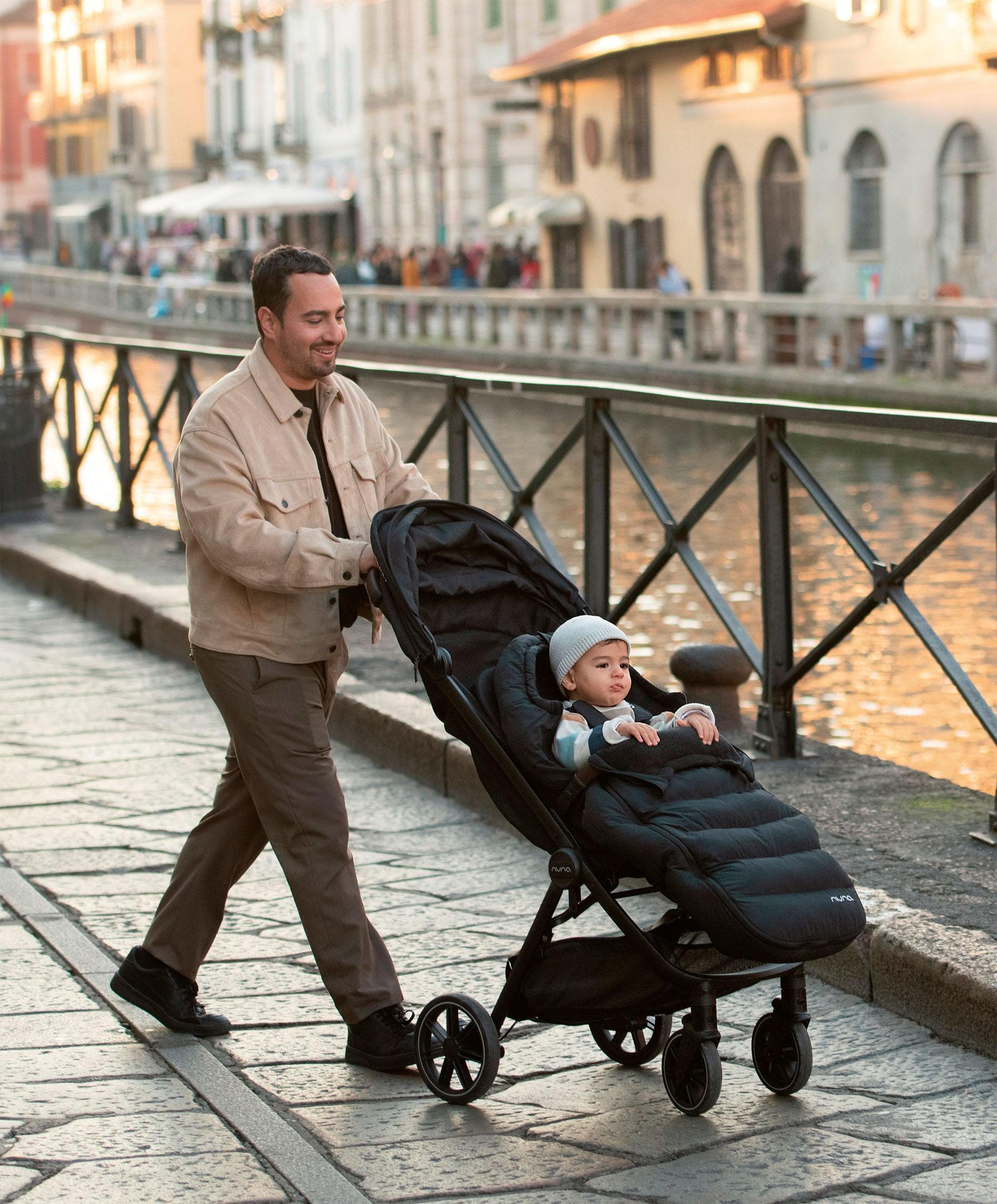 Nuna Winter Strolller Footmuff Set with Gloves & Bag - Caviar - Image 8