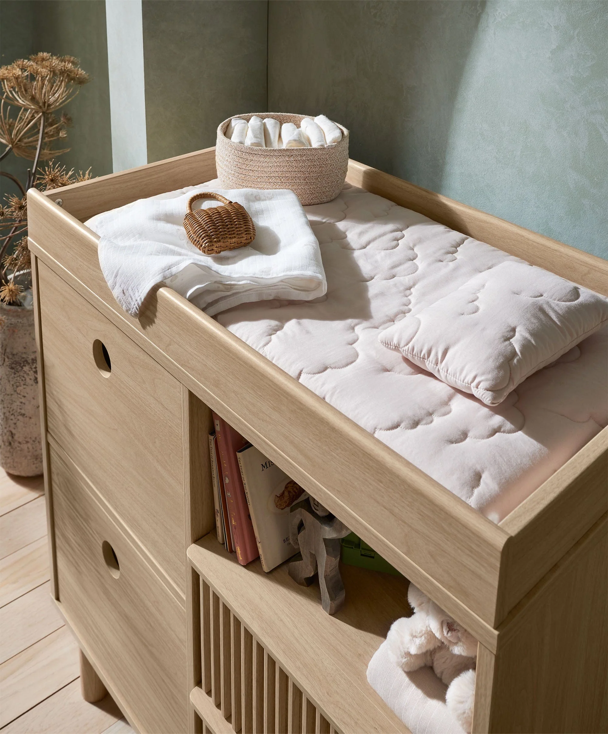 Oska 2 Piece Cotbed Set with Dresser Changer - Oak - Image 9