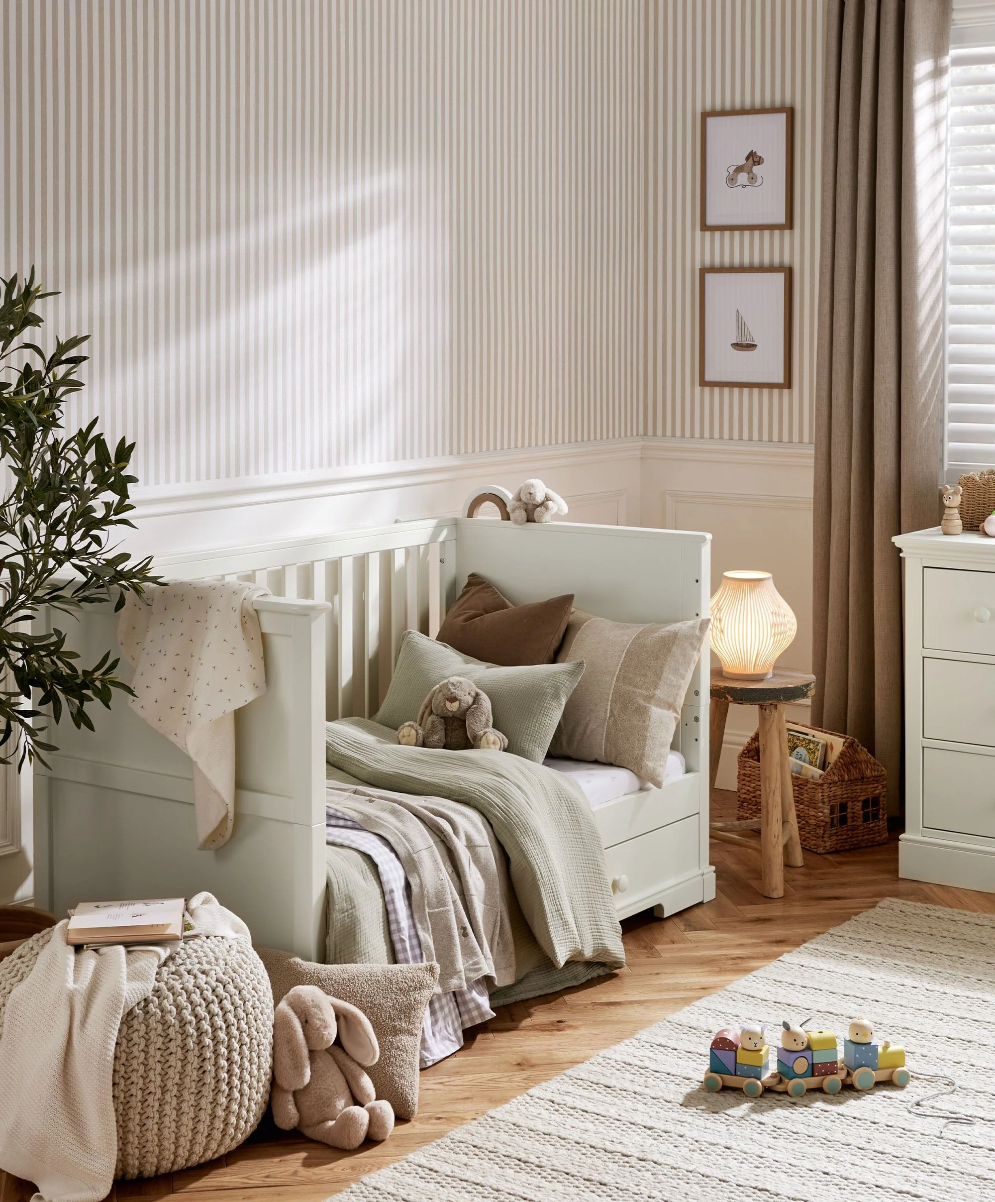 Oxford 2 Piece Cotbed Set with Dresser Changer - White - Image 4