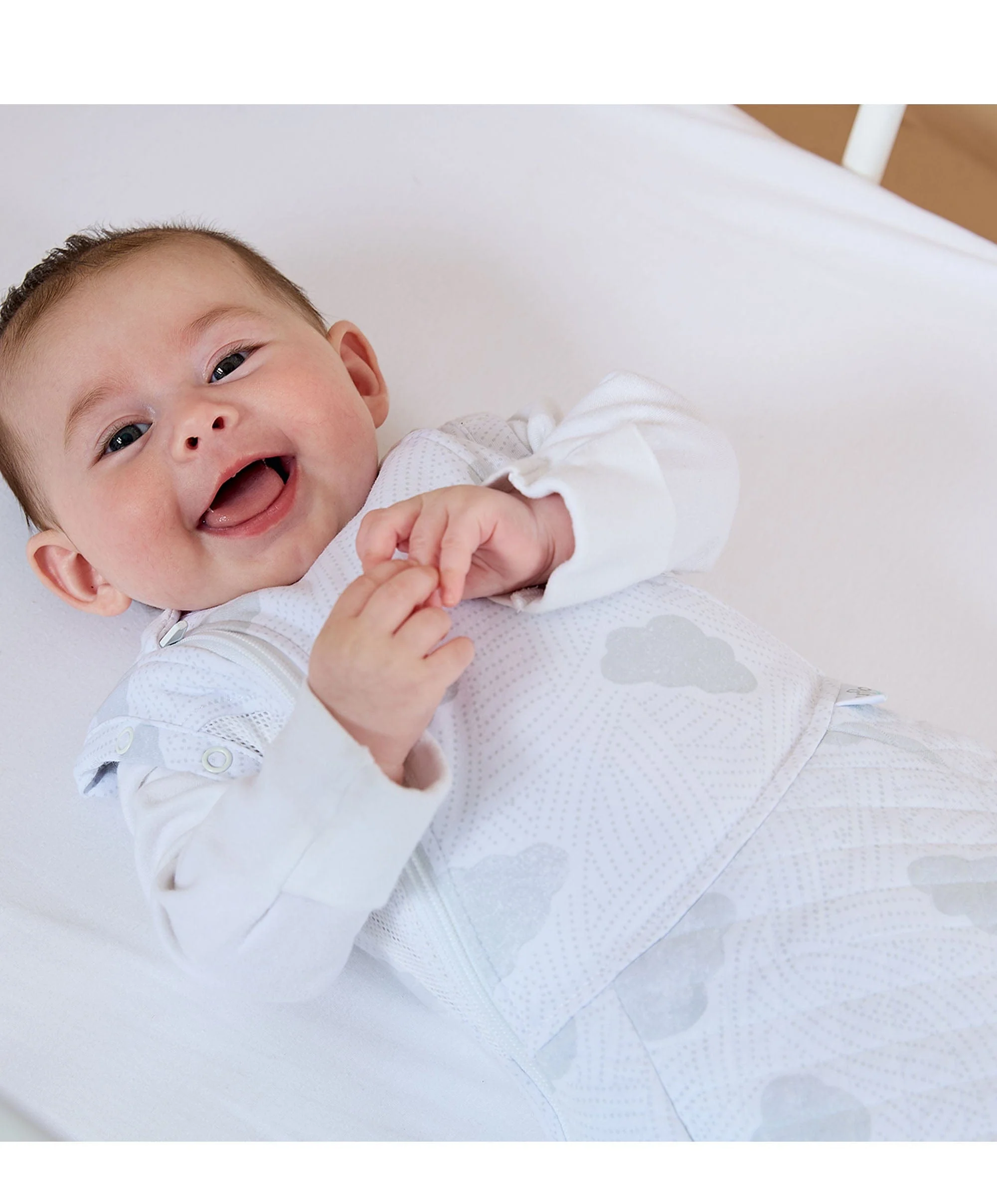Purflo Swaddle to Sleep Bag 0-4 Months (2.5 Tog) - Cotton Clouds - Image 3