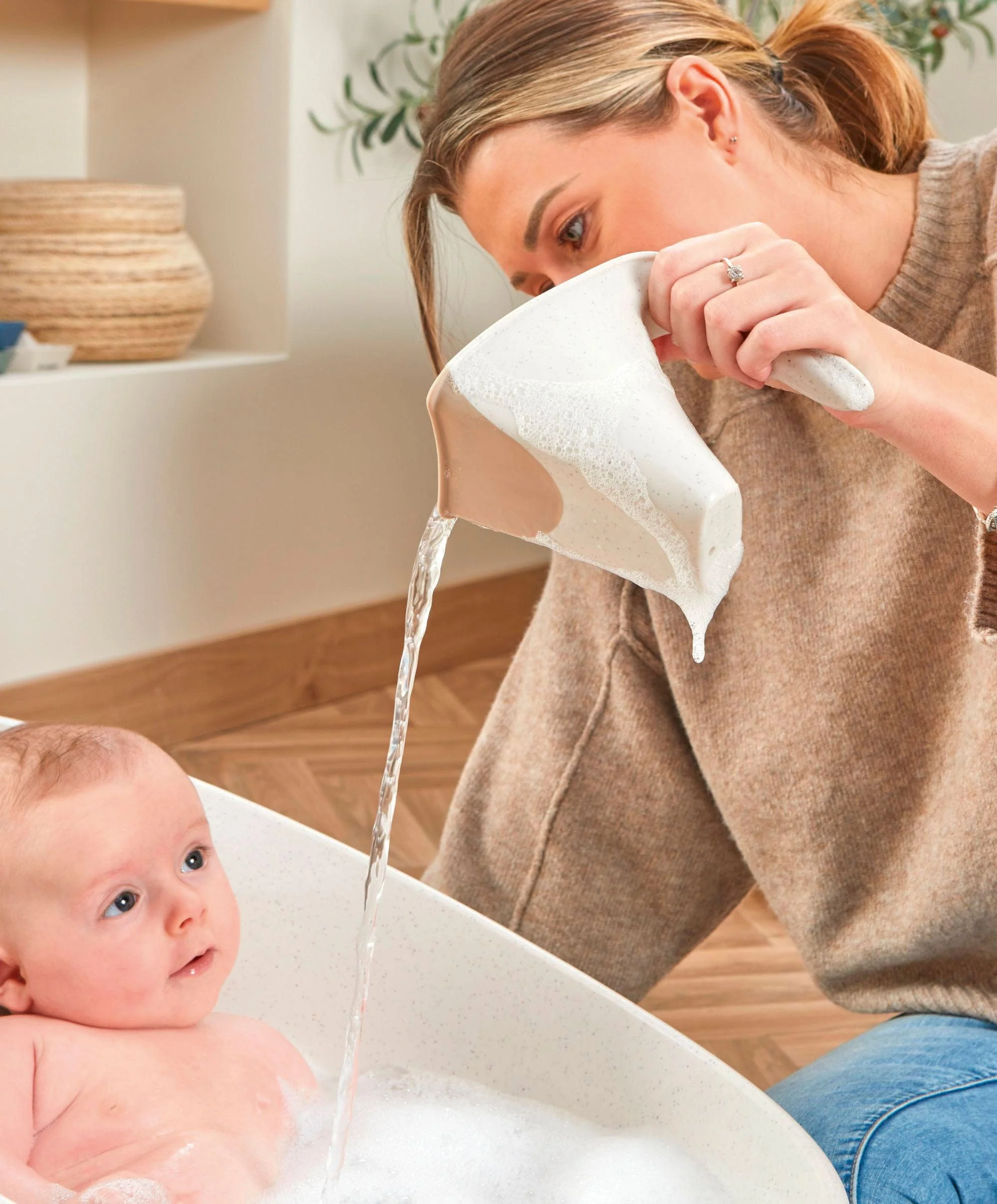 Shnuggle ECO Washy Rinsing Jug - Cookies & Cream - Image 3
