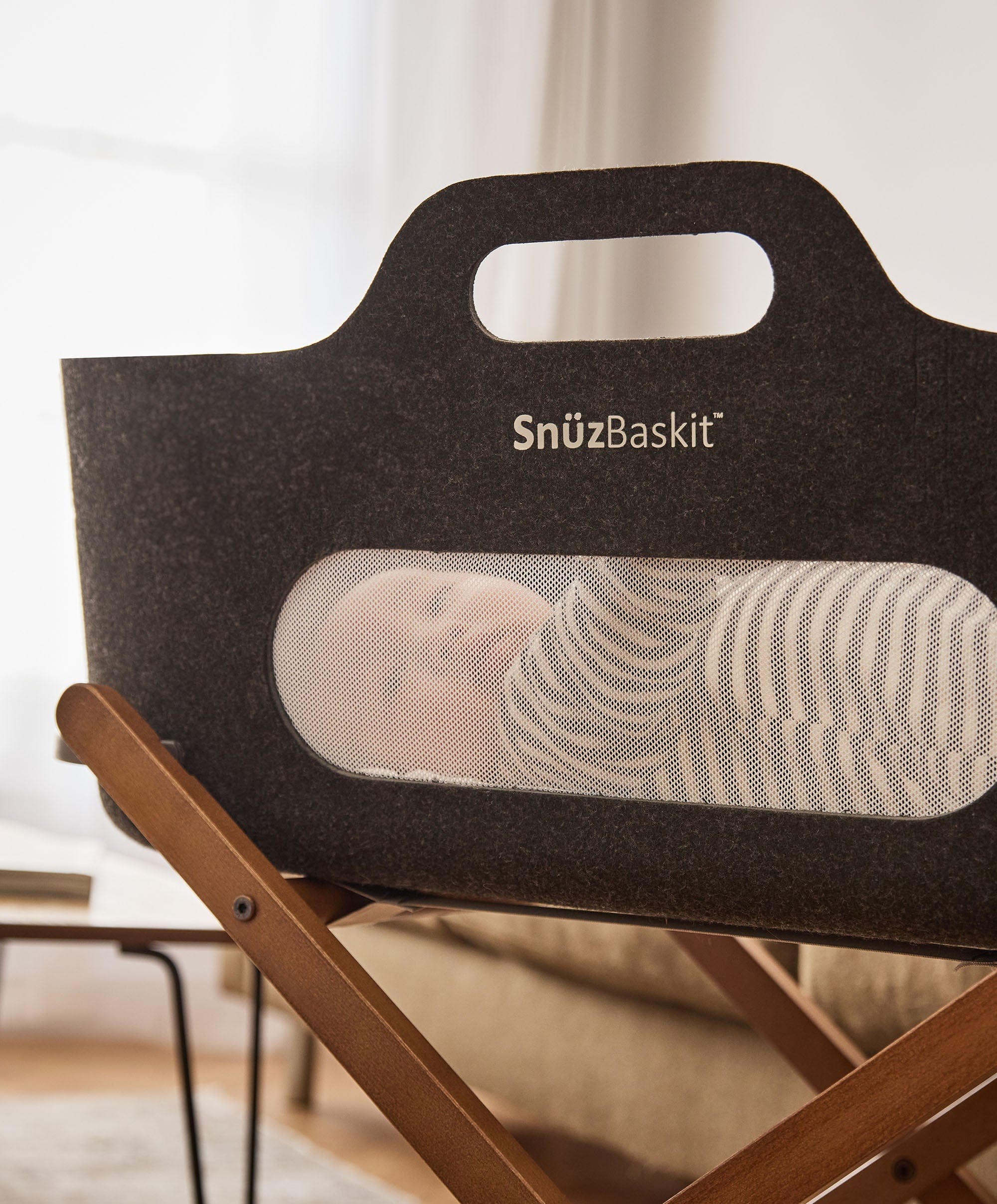 SnuzBaskit Moses Basket & Stand - Graphite/Walnut - Image 3