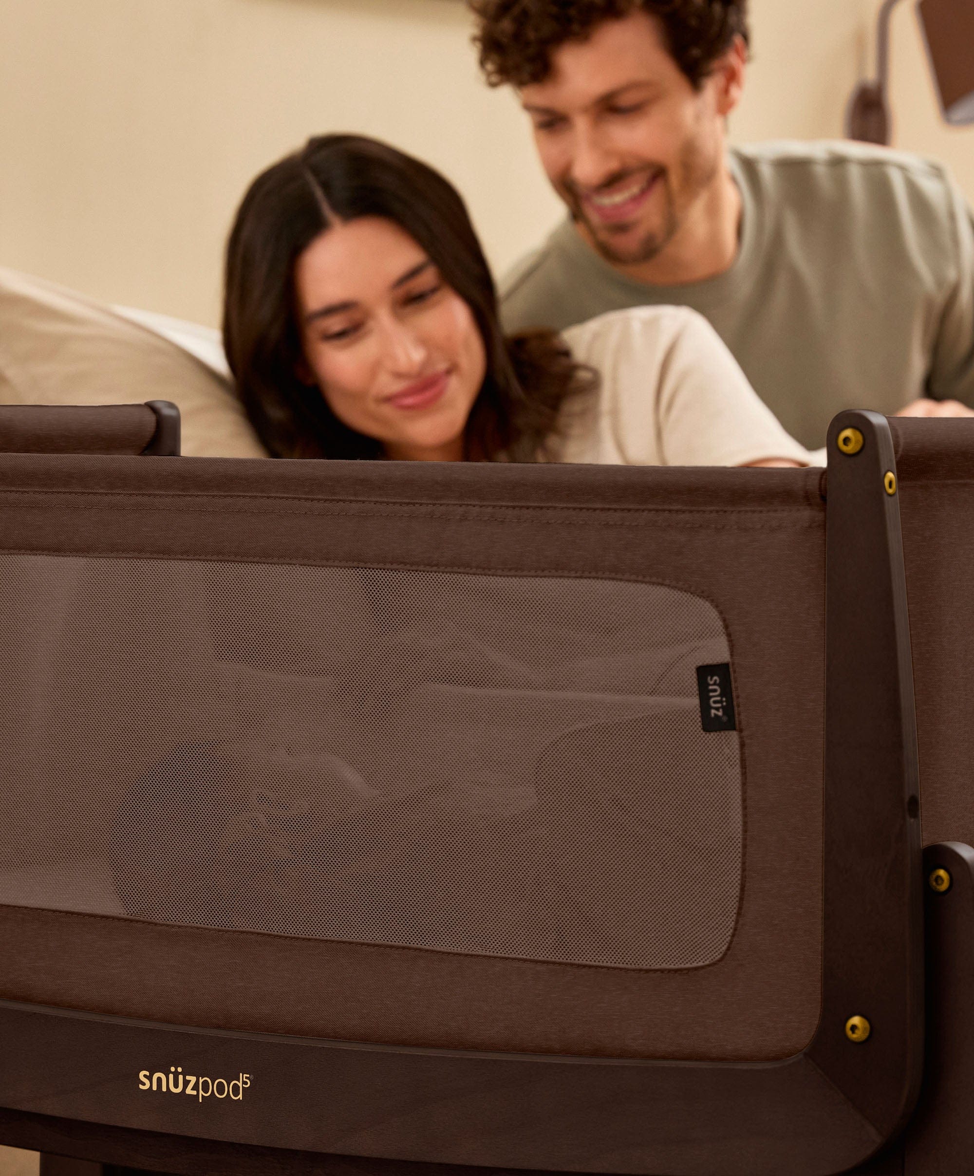 SnuzPod 5 Bedside Crib - Chocolate - Image 2