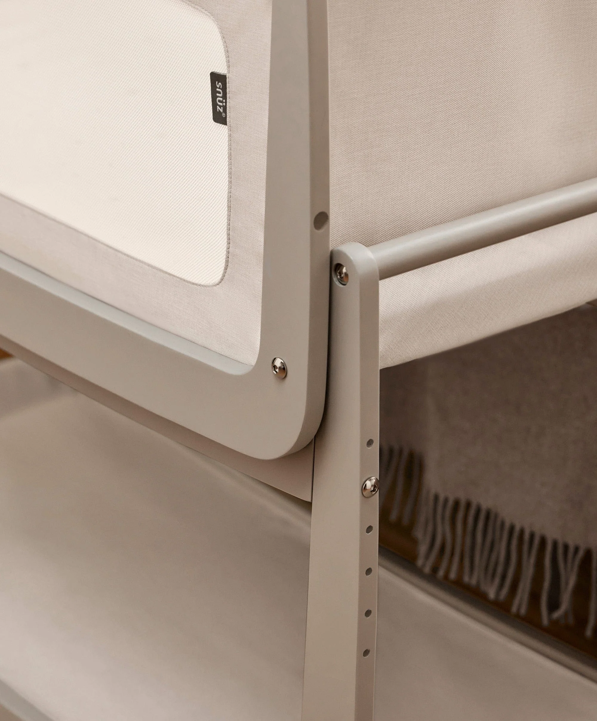 SnuzPod 5 Bedside Crib - Pebble - Image 4