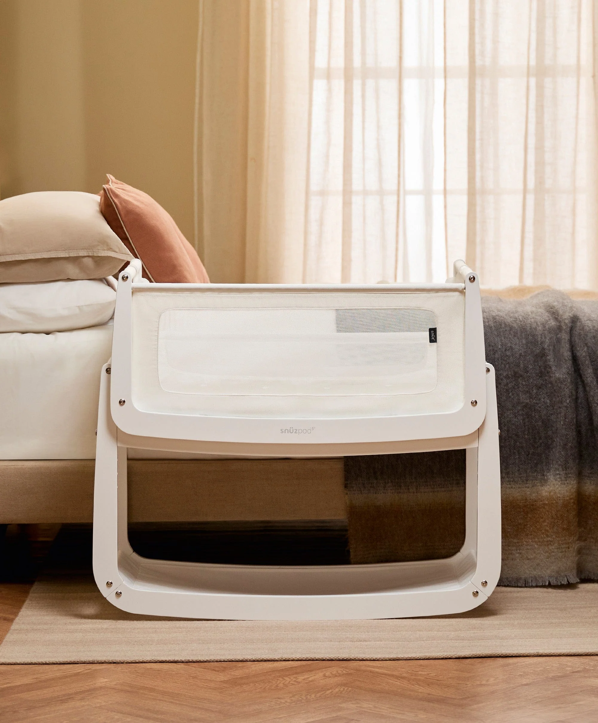 SnuzPod 5 Bedside Crib - White