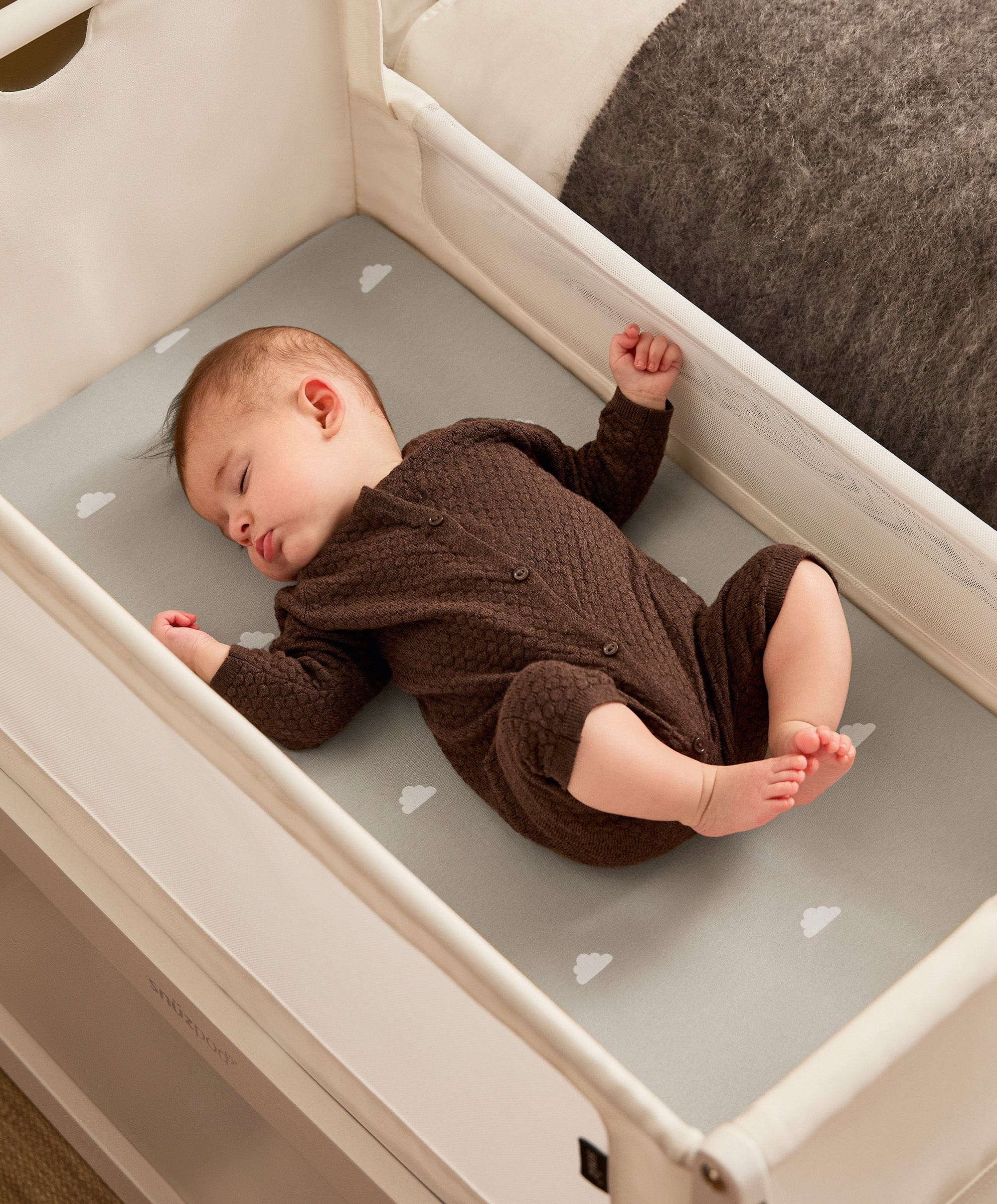 SnuzPod 5 Bedside Crib - White - Image 3