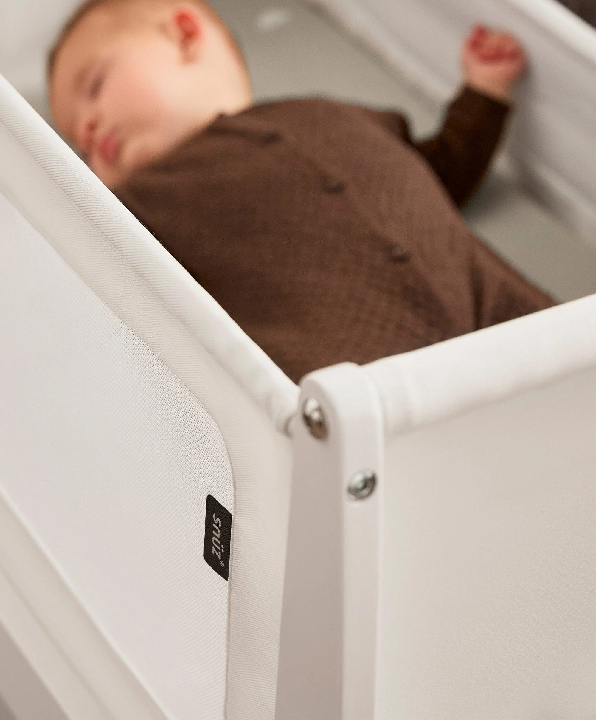 SnuzPod 5 Bedside Crib - White - Image 4