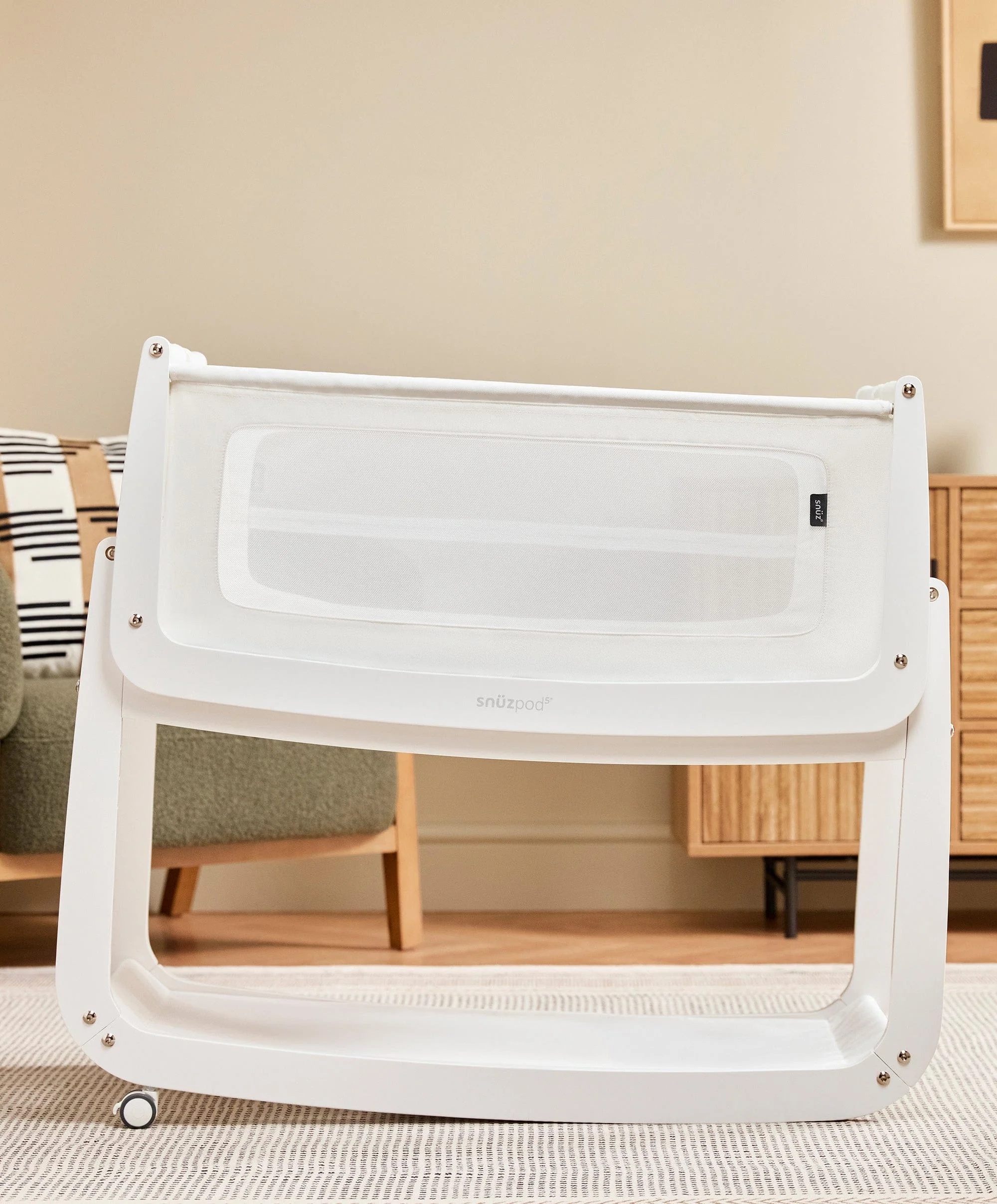 SnuzPod 5 Bedside Crib - White - Image 7