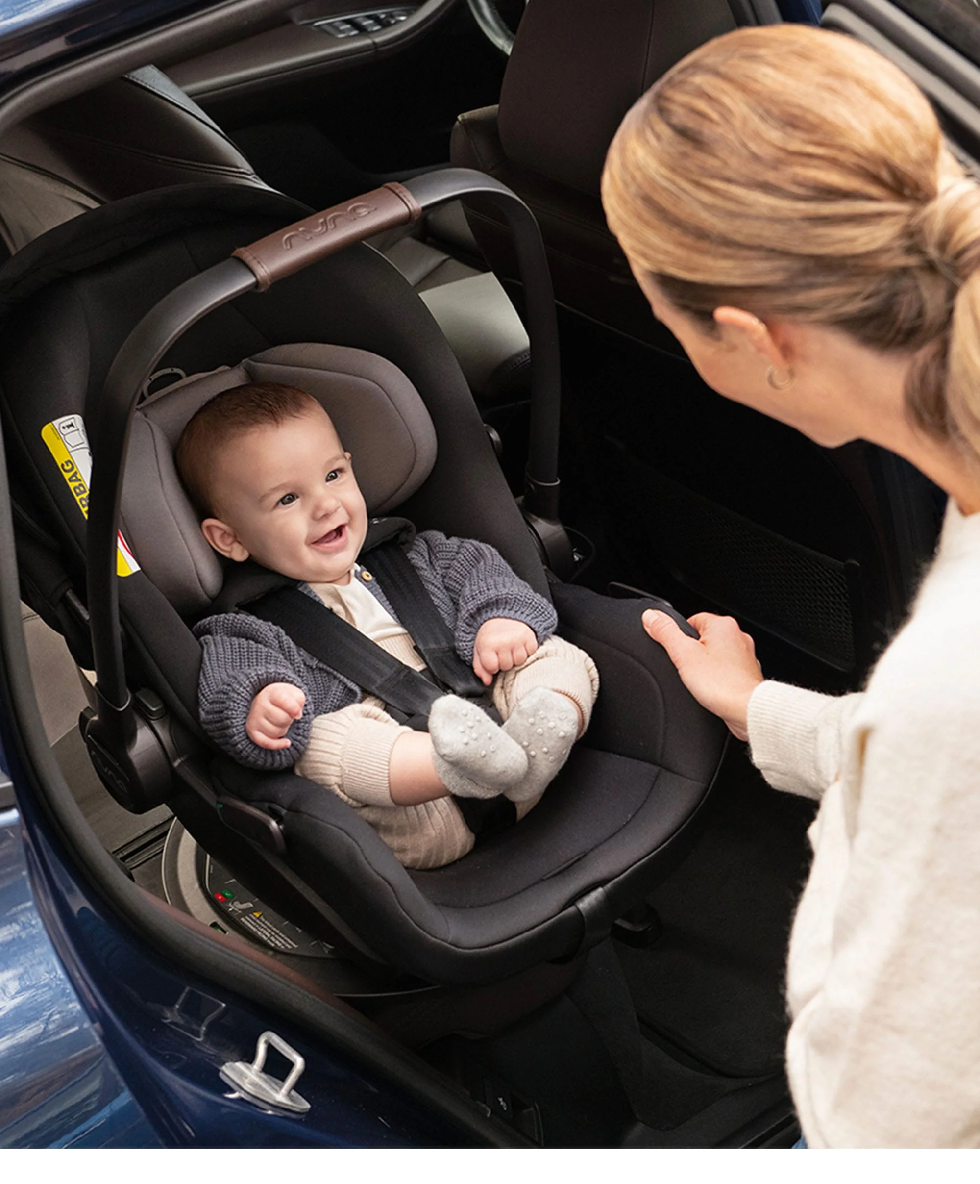 Nuna TRIV Next Pushchair with Arra Flex Car Seat & Base – Caviar - Image 13