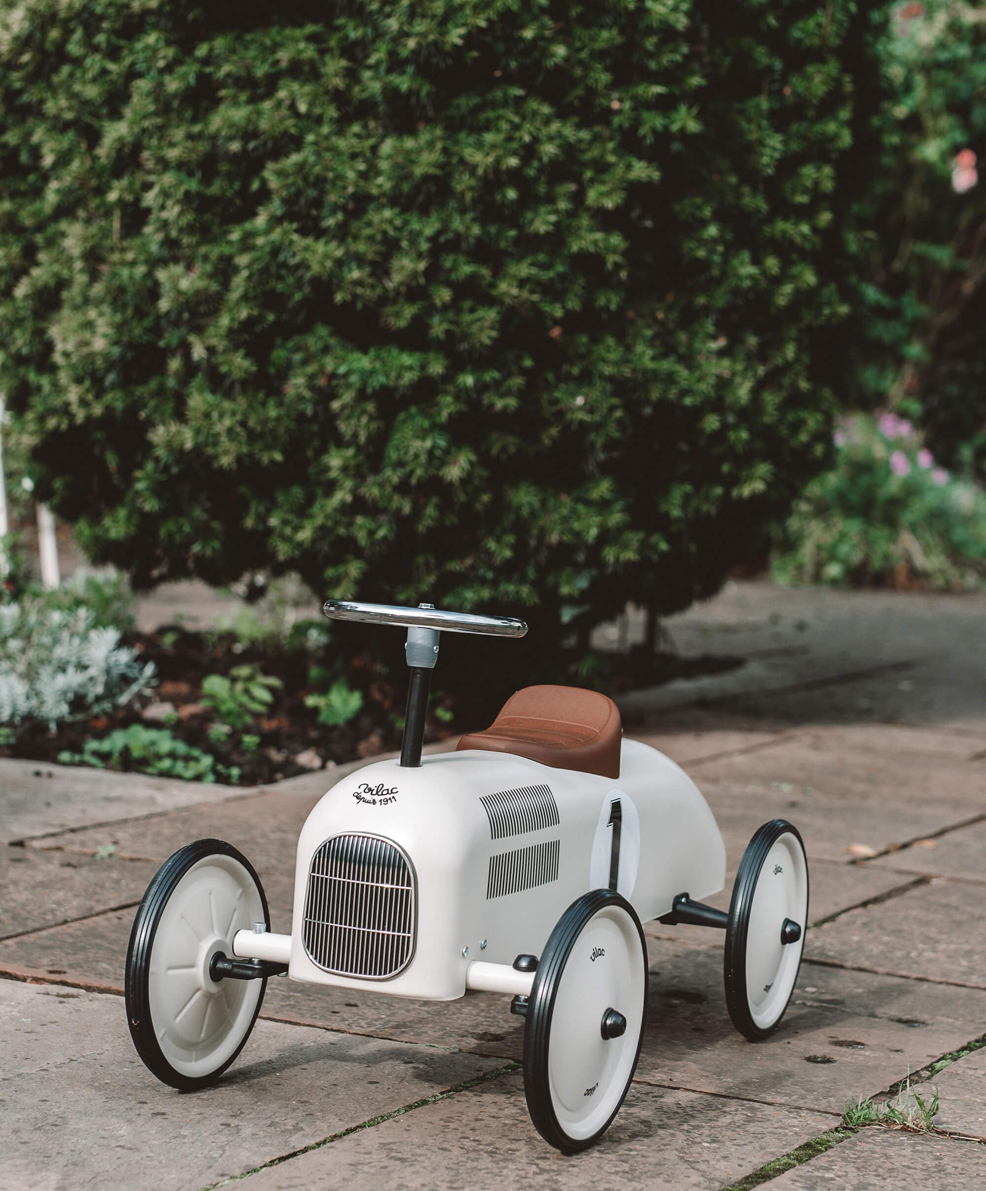 Vilac Ride On Metal Car Toy - Off White - Image 2