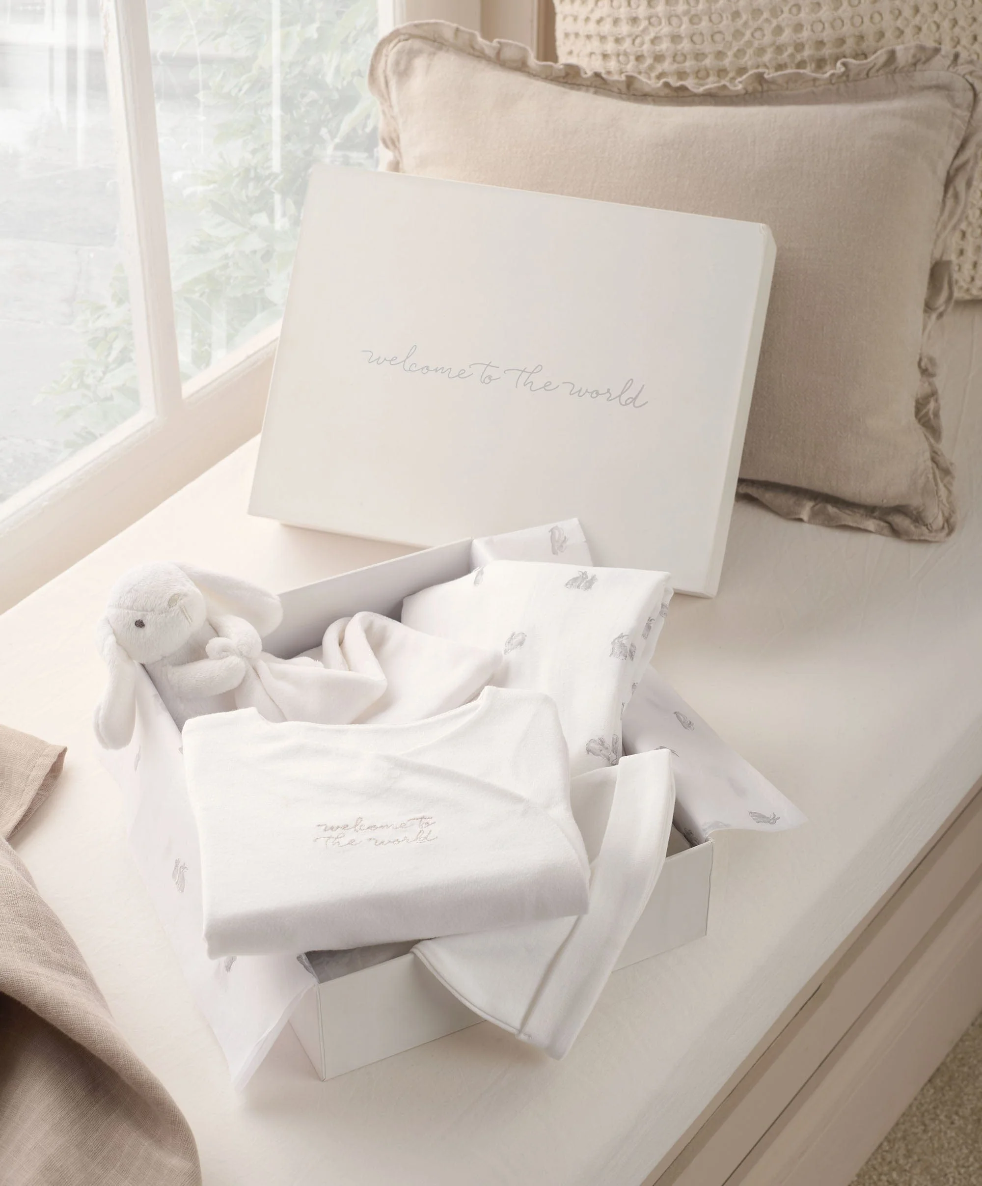 Welcome to the World Newborn Gift Set - Image 2